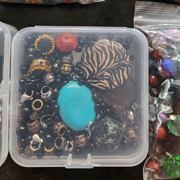 Wide Variety of Jewelry/Crafting Beads - Picture 4 of 12